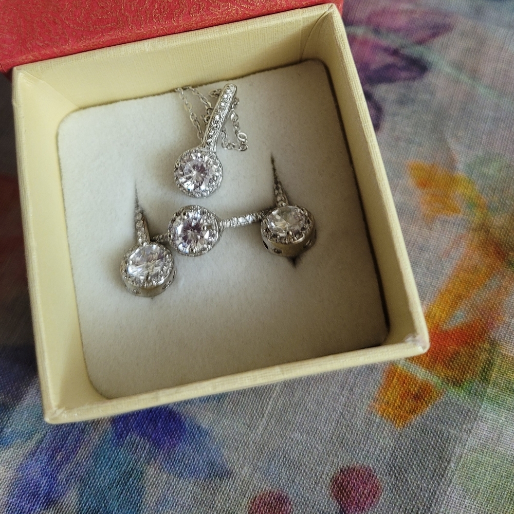 Jewelry - Picture 3 of 5